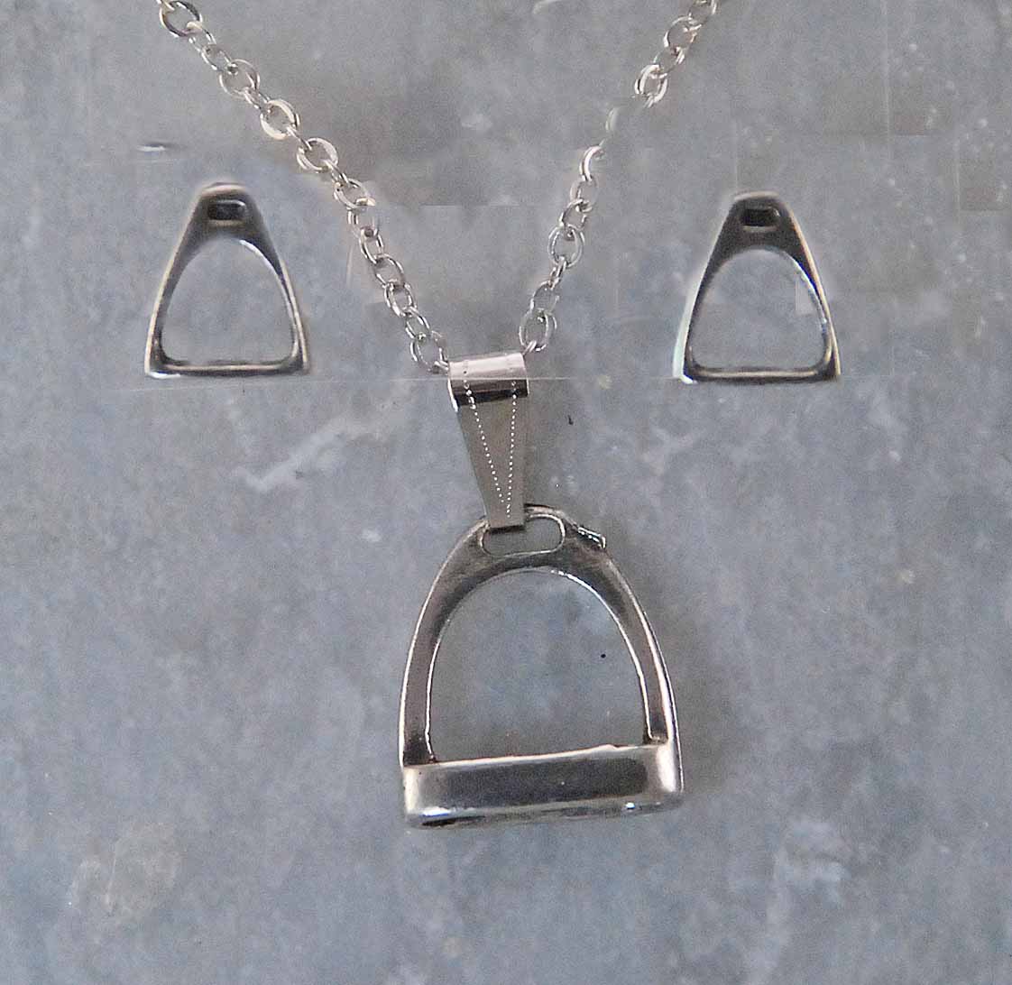 The Finishing Touch - Stirrup Necklace Set