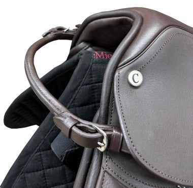 Rugged Ride English Saddle Hand Hold