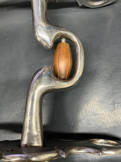 Frog Port Show Bit with Roller 4 3/4 - Used